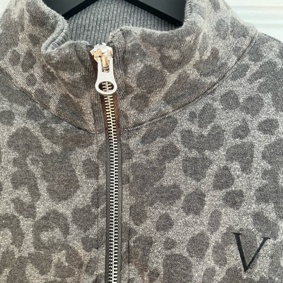 Victoria’s Secret Grey cropped sweatshirt top, 1/2 zip front, animal print Large - Picture 10 of 11
